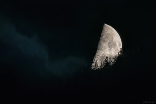 Svetlana Casino - Moon over the mountain range