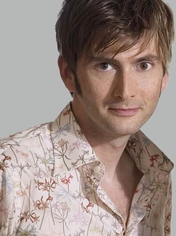 whatwecanfic:  gallifreyfallsnevermore:  David Tennant + floral button-up shirts