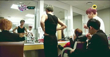 essylaria:  I love you ljoe but,why can’t you let us watch changjo’s abs in peace?WHY? 