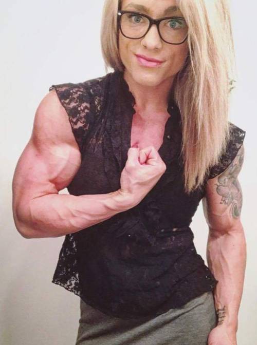 zimbo4444:  fitfemalefan:  Amanda Smith  ..”knock your block off”.. 💪🏼👱🏼‍♀️👍🏼