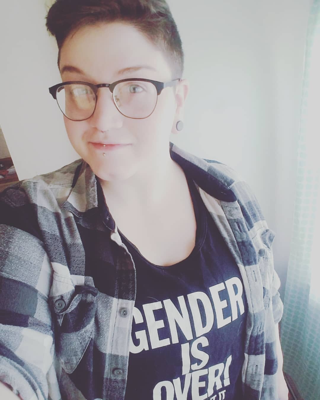 gang-vocals:  It’s trans day of visibility!  Have a selfie of my nonbinary-ass