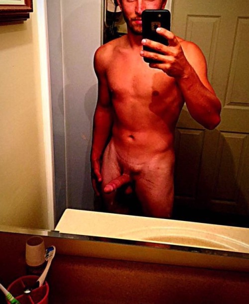 guyswithiphones-nude:  Guys with iPhones http://ift.tt/1bHkUpB