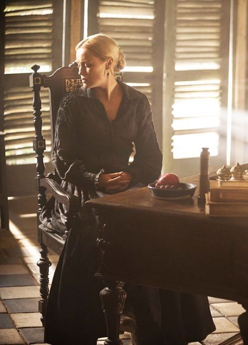 Hannah New as Eleanor Guthrie in Black Sails (Click to enlarge)