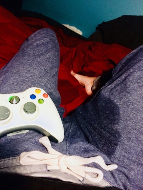 fluffy-omorashi:  Oopsie…. Gaming time adult photos