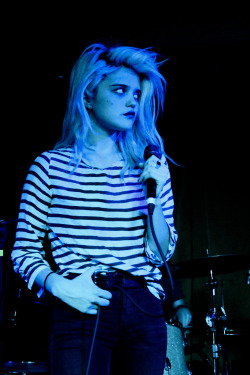 brujachula-blog:  Sky Ferreira opening for