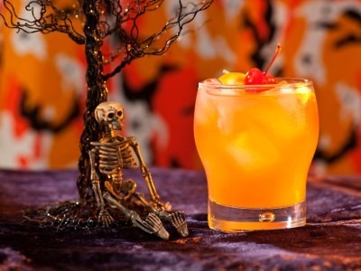 thepumpkinqueenn:  Zombie Cocktail INGREDIENTS  1 oz. apricot brandy  1 oz. light