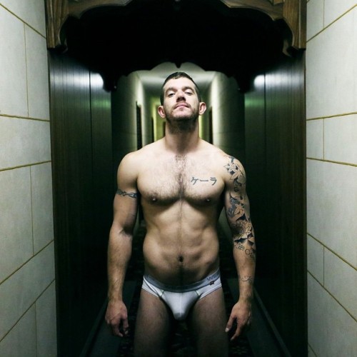 beardburnme:  “#photographybyroganrichards feat @skippybaxter” by @roganrichards on Instagram http://ift.tt/1NHDdzU