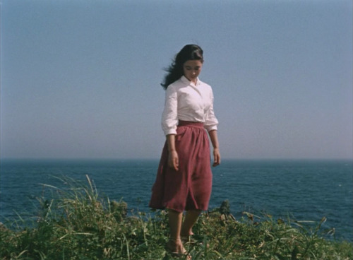 365filmsbyauroranocte: Aozora musume (a.k.a. The Blue Sky Maiden) (Yasuzo Masumura, 1957)