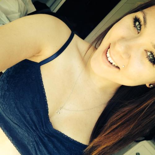 justsomegirlon:  Happy girls are the prettiest.
