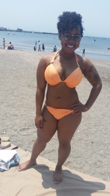 queerwomenofcolor:  4'11.22. Sailor. Not normally naked in Public but its Summer !   #Lesbian #Single    I love your curves