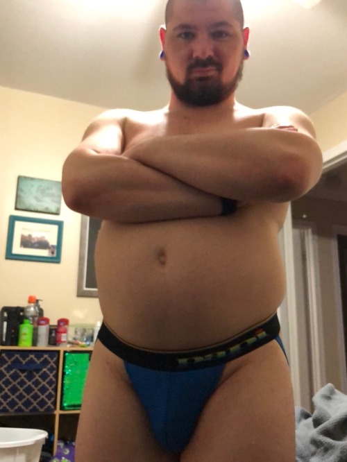 schwiftycub:  Some Tummy for Tummy Tuesday, and a whole lot of ass.