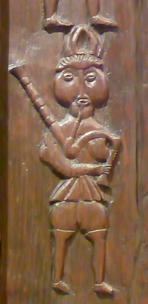 hildegard-von-bingen:Carving of a bagpiper (c. 1600), probably from a bedstead in ThreaveCastle (Kir