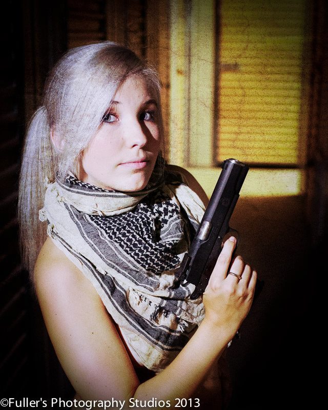girlandguns:  Girl With Gun  follow me at : http://girlandguns.tumblr.com/