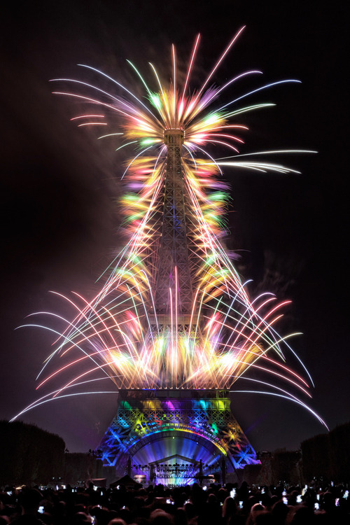 imposingtrends:Eiffel Tower | IT | Facebook | Instagram