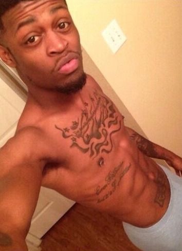 kingredzrose:  Shout out to my bruva reefstrick follow his blog!!!!