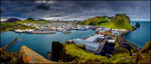 minestland:Vestmannaeyjarbær on the island of Heimaey. The harbour is the main port/town and heart o