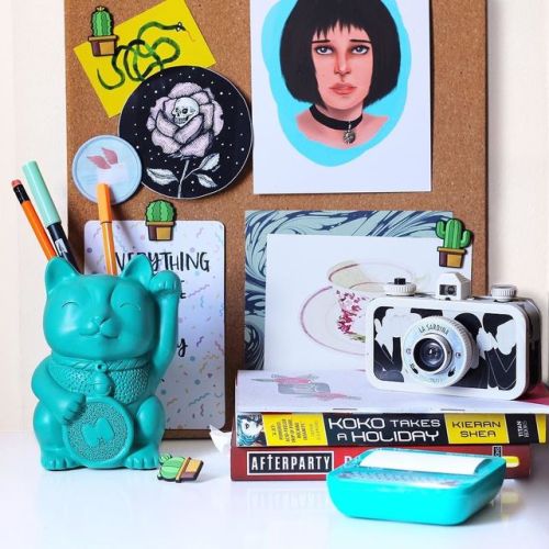 Not-that-messy #shelfie There’s a new post on the blog about my current (tiny) desk setup Even