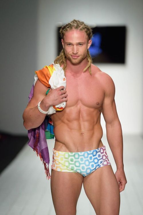 muscleuniverse:  The beautiful and sexy model Alexander Masson 