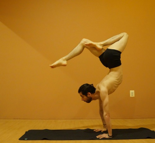 Handstand with Stag Legs : moving the legs into this position is tricky in that it’s hard to tell wh