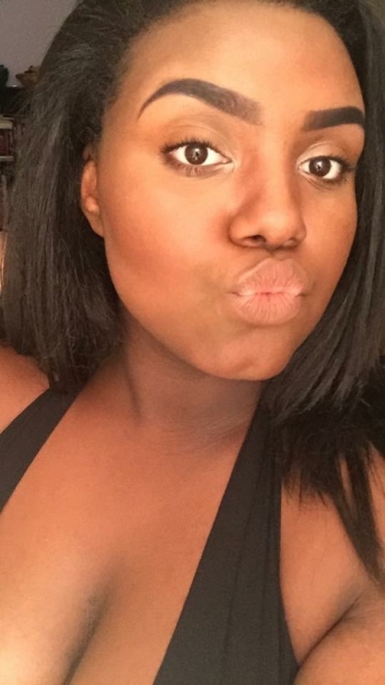 nicknamenyquil:  mango-hoe:  I got my eyebrows to actually look identical  🙏🏿🙏🏿🙏🏿  How? You’re a magician