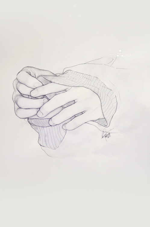 kpope11ie:Luhan’s hands ♥