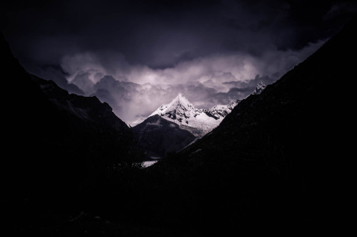 lensblr-network:  new year, new mountains photo by Alejandra Ipince  (alejandrai.tumblr.com)