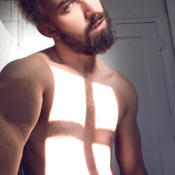 lukeaustinyeah:  morning light. me