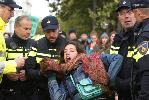 PHOTOS: Activists arrested in global warming protests in EuropeActivists with the Extinction Rebelli