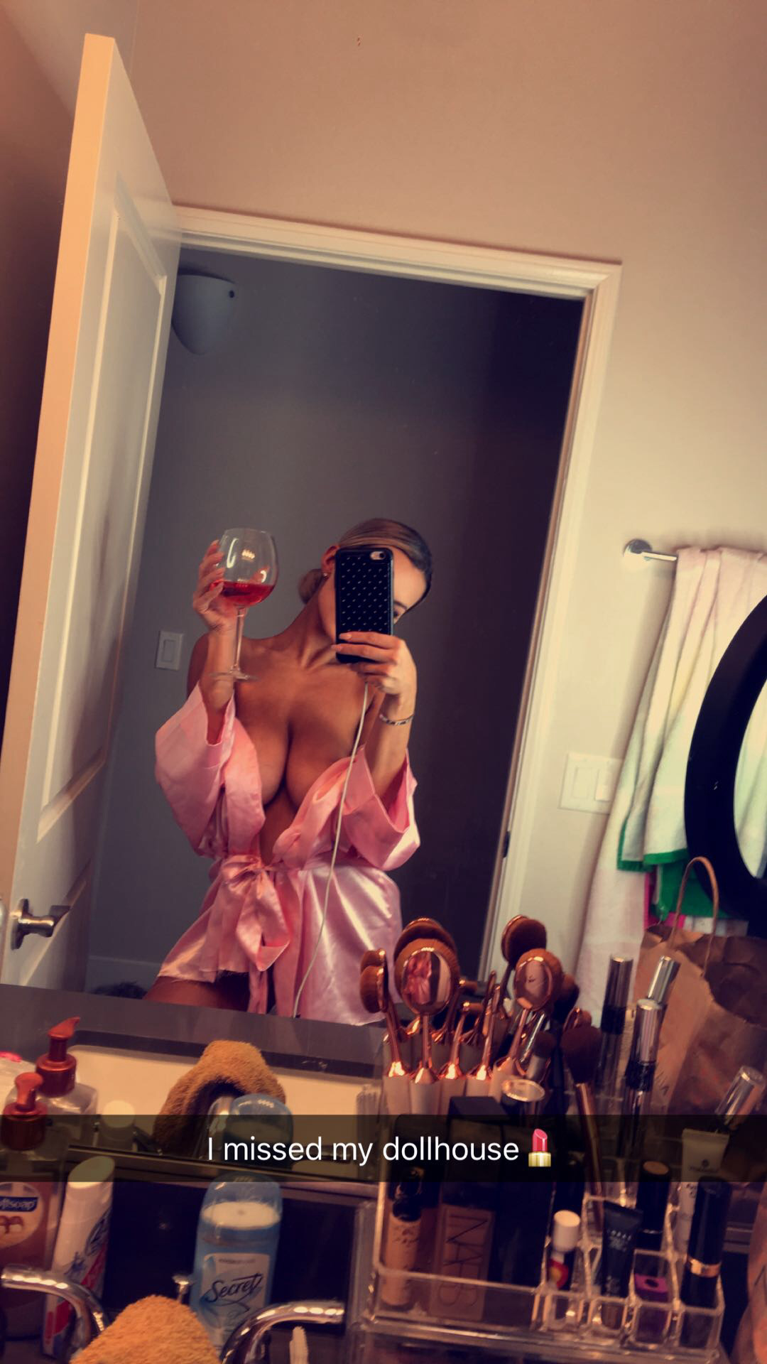 lindsey-pelas:http://Lindsey-Pelas.tumblr.com