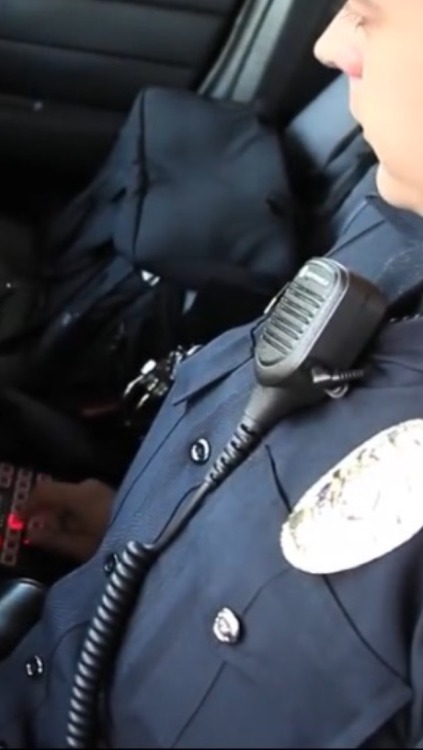 policecorps:  zoomintheroom:  Another Sexy Man in blue  Affirm