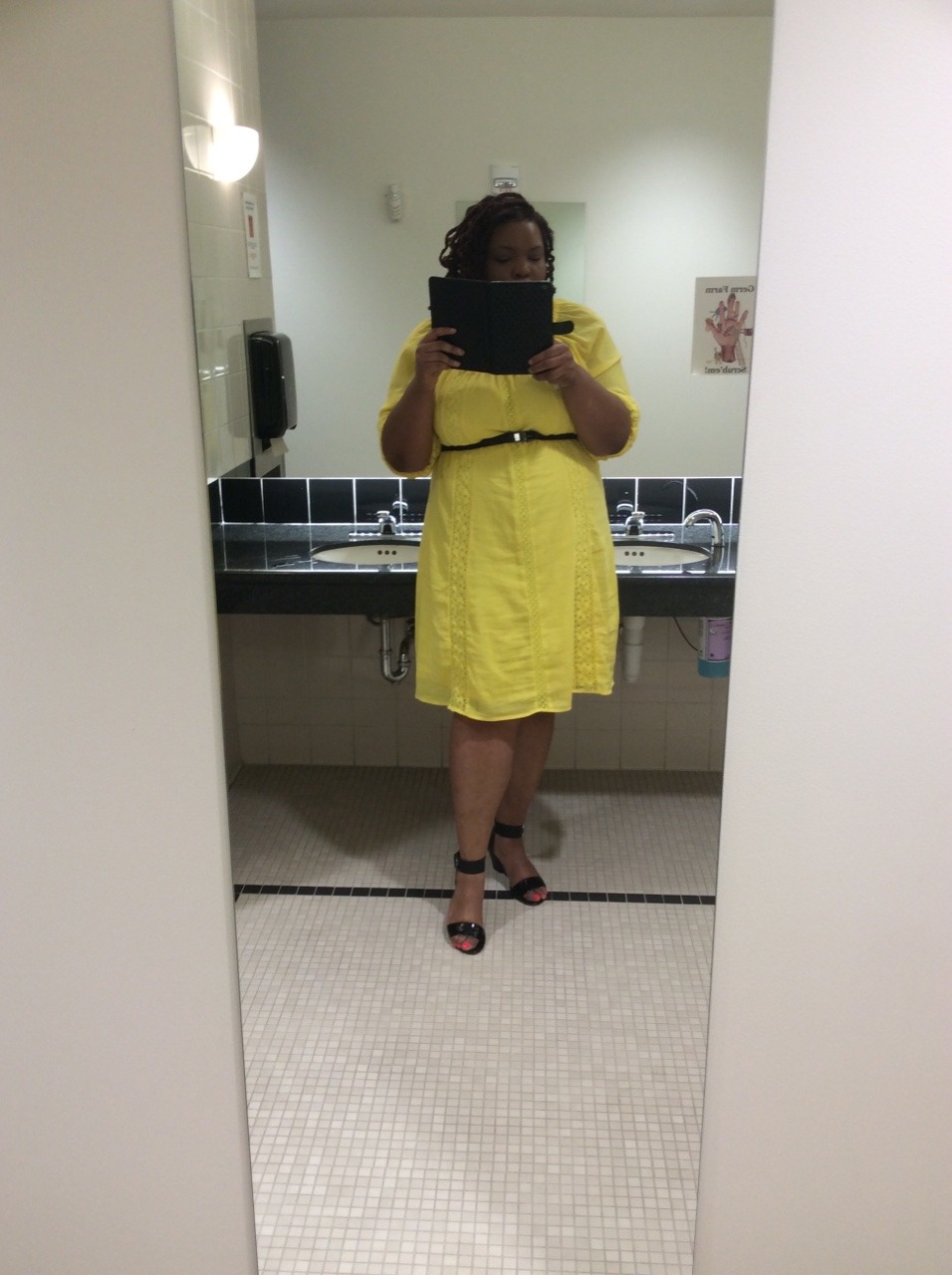 dynastylnoire:  Big black girl with natural hair somewhere needing a retwist checking