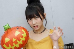 soimort:  田中美久 - Weibo - Sat 14 Oct 2017  49thの握手会終わりました！ The handshake event for the 49th single has ended! 最近は、握手会でサインカードや2ショットなど色んな企画物をやったりするんですが今日はハロウィンバージョンでした