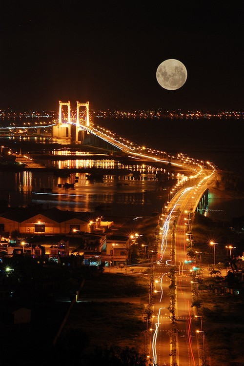 wonderous-world:  Da Nang, Vietnam by Khan G Nguyen 