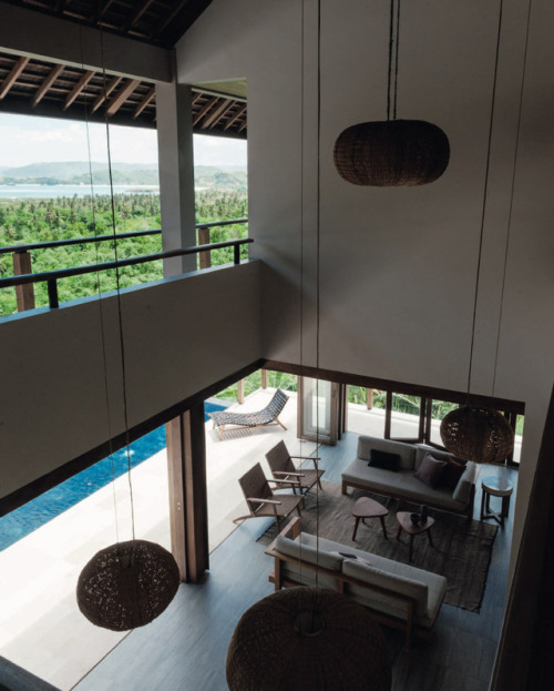 madabout-interior-design:In Indonesia, on Lombok island, a stunning villa overlooks the jungle… and 