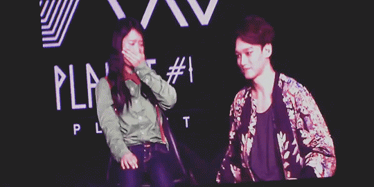 exoxoolf:  Jongdae’s body roll to the lucky fan in Osaka     141224 