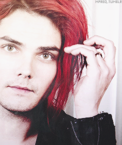 4-7/6 pictures of Gerard’s hands for anon. 