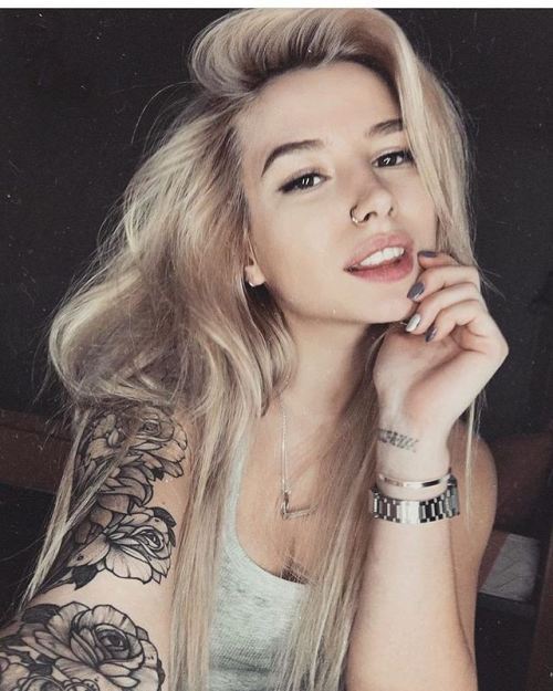 tattoogirls66:  love this tattooed beautys - http://tattoogirls66.tumblr.com here