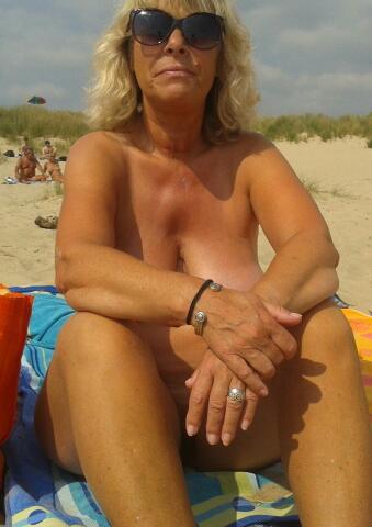 bigarseluver:  bigarseluver:  Wifey. Love people to see her, enjoy her &amp;