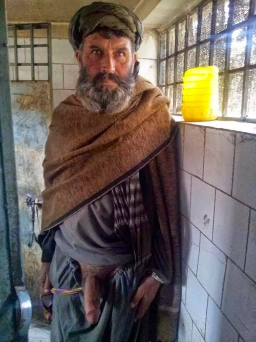 lundraja:  I wonder what this magnificently dignified man …from the north West of the subcontinent thought of this …Any guesses? 