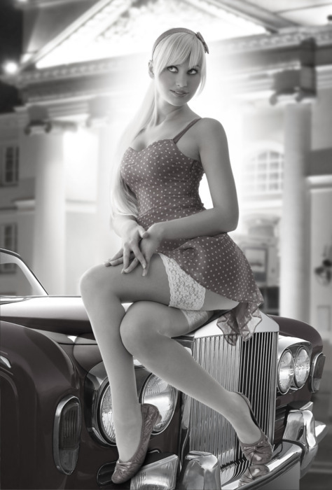 > > Girls-n-cars < 