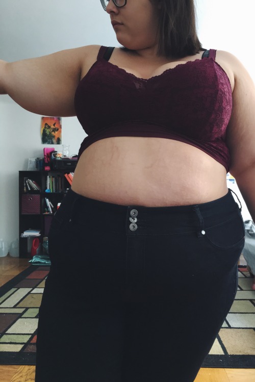 pas-assez:  “You don’t look like a 3/4x!!!!“  Today’s post brought to you by my fat upper arms and discolored armpits.   Tops - Torrid 3x  Jeans - Torrid 26   Pretty hot