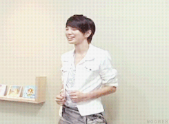 woomeh:  pose for the camera~ 