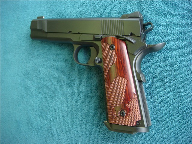 gunrunnerhell:  Nighthawk Talon A high end 10mm Auto 1911. The overall selection