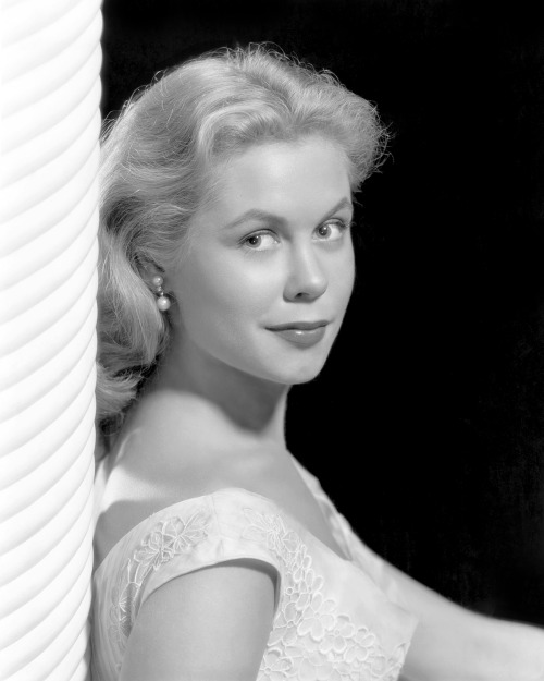 Elizabeth Montgomery, 1955.