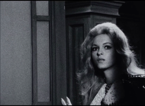 365filmsbyauroranocte:Maria Rohm in Cuadecuc, Vampir (Pere Portabella, 1971)