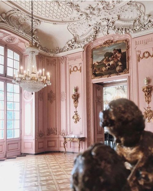 versaillesadness: ️ Back to Schloss Benrath with this beautiful picture taken by @seanrhine #art #ar