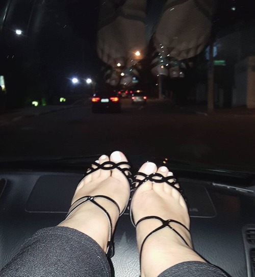 causeitsfun69: Toes for days