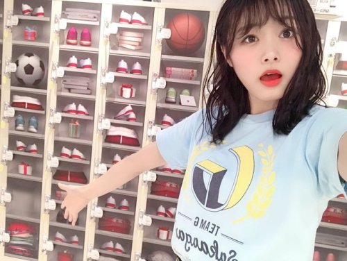 長谷川玲奈さんのツイート: #NGT48劇場 のロッカーは学園風～ 初めて完成した劇場を見れた時の感動は忘れられない 最初はステージも何も無く 壁にサインしたなぁー なつ～ t.co/