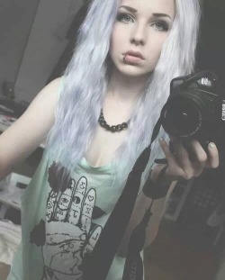 bringmespooki:  Pretty grunge/tumblr girl💕😊