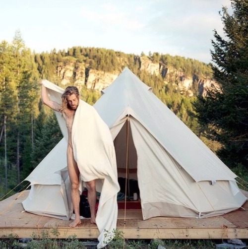 despertandoconciencia:naturally-free:…love to go camping, too. It’s so simple - just no pants :-) If
